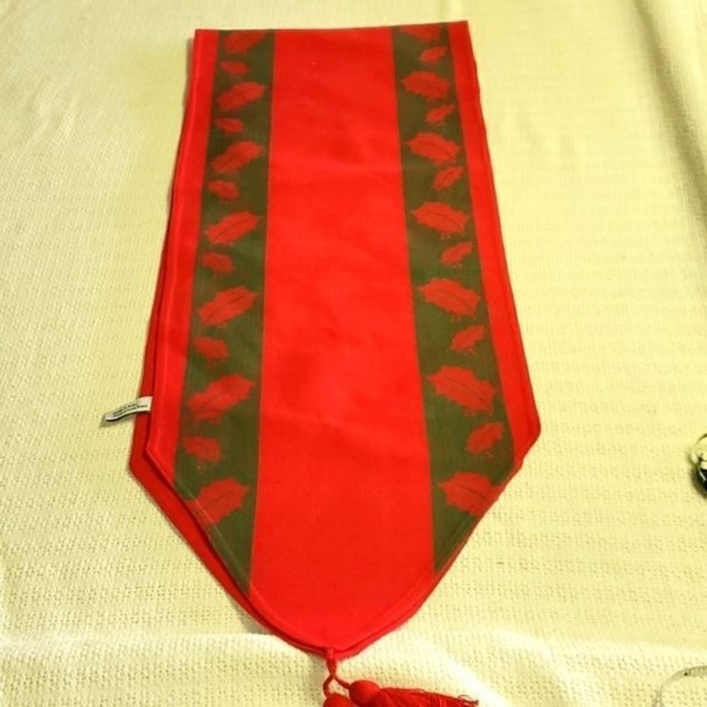 Wimpole‎ Street Creations Sz 13"x72" Graphic Holiday Table Runner w Tassels